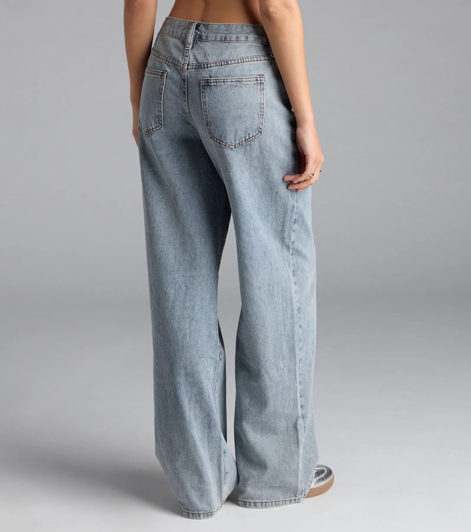 On Trend Mid-Rise Wide-Leg Denim Jeans